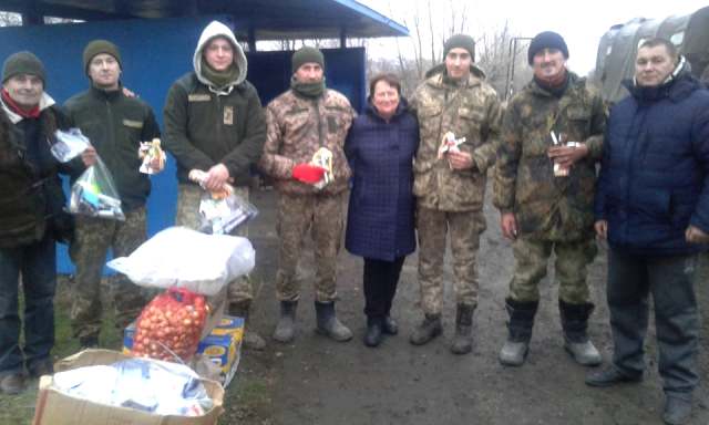 Волонтери  Схід і Захід разом передали гостинці бійцям АТО